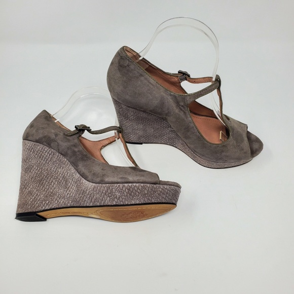Vince Camuto Shoes - Vince Camuto T-Strap Peep Toe Wedges Sz 8.5